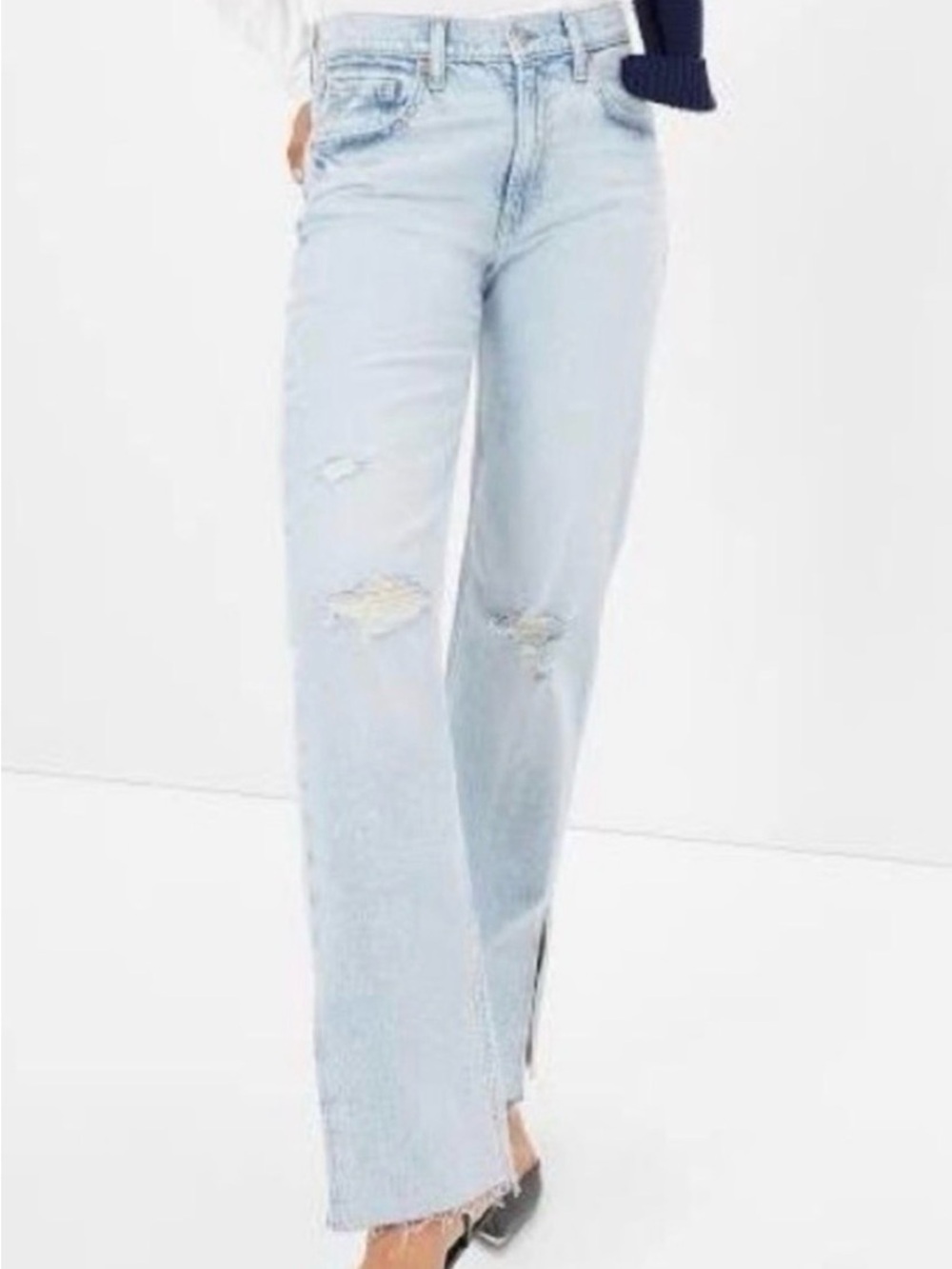 EUC GAP Mid-Rise 90’s Loose Straight Leg Distressed Jeans Very Light Wash 6/28R
